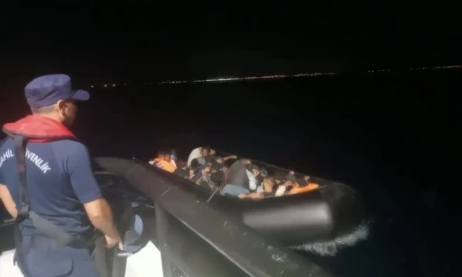 Ayvalık’ta 23 göçmen sahil güvenlik ekiplerinden kaçamadı
