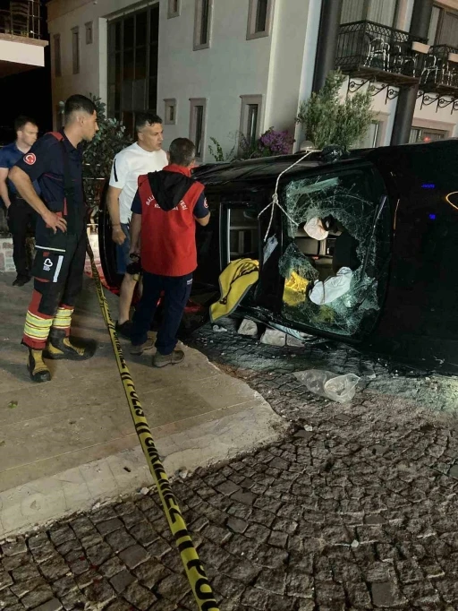 Ayvalık’ta gece yarısı feci kaza: 1 ölü, 1 yaralı
