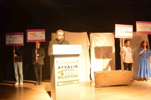Ayvalık’ta Kadın oyunları Festivali Dünya Tiyatro Bildirisi ile sona erdi
