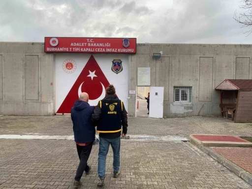 Ayvalık&rsquo;ta kendisini Emniyet M&uuml;d&uuml;r&uuml; olarak tanıtan şahsa operasyon

