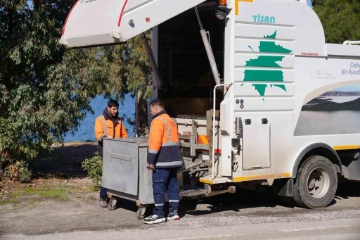 Ayvalık&rsquo;ta konteynerler yaz &ouml;ncesi dezenfekte ediliyor

