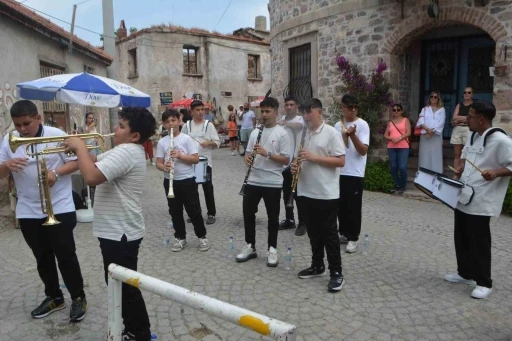 Ayvalık’ta Küçükköy Teferic Şenlikleri coşkusu
