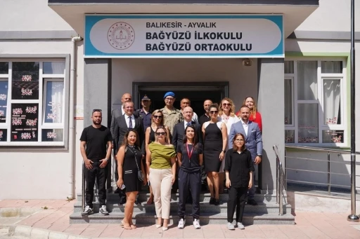 Ayvalık’ta öğrencilerin karne heyecanı
