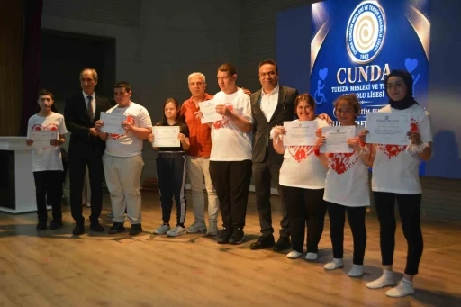 Ayvalık&rsquo;ta &ouml;zel &ouml;ğrencilerden anlamlı g&ouml;sterim
