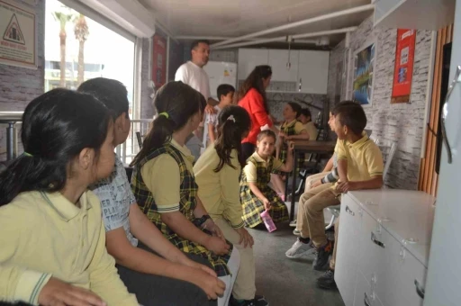 Ayvalık’ta  &quot;Deprem Simülasyon Tırı&quot; bilinçlendiriyor
