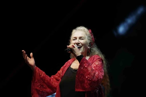 Ayvalık Zeytin Hasat Festivali’nde Suzan Kardeş ile Balkan rüzgarı
