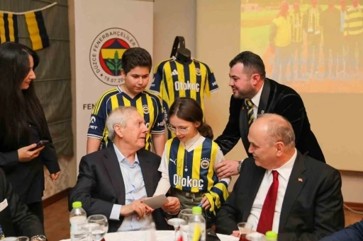 Aziz Yıldırım iftarını D&uuml;zce Fenerbah&ccedil;eliler ile yaptı
