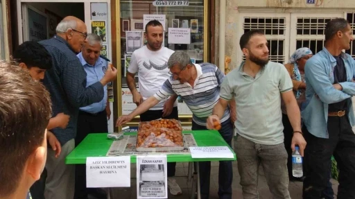 Aziz Yıldırım&rsquo;ın başkanlık zaferi Gerc&uuml;ş&rsquo;te tatlıyla kutlandı
