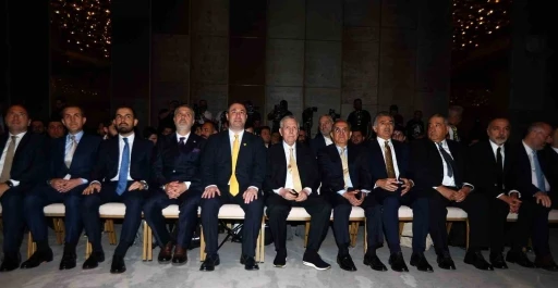 Aziz Yıldırım: "En b&uuml;y&uuml;k Fener sezonu başlamıştır"
