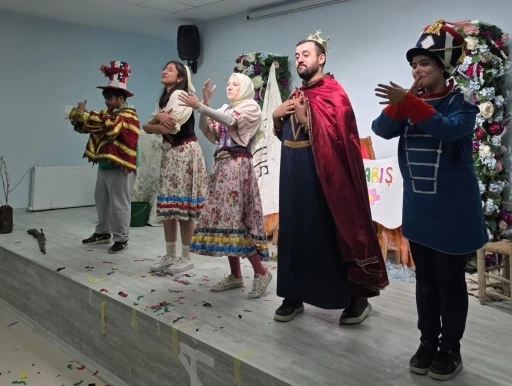 Aziziye’de perde çocuklar için açılıyor; &quot;Kurşun Askerin Utancı&quot; yoğun ilgi görüyor
