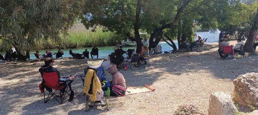 Azmak Nehri&rsquo;nde tekne yoğunluğu

