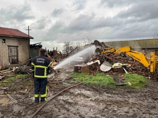 Babaeski&rsquo;de kerpi&ccedil; ev yangını s&ouml;nd&uuml;r&uuml;ld&uuml;
