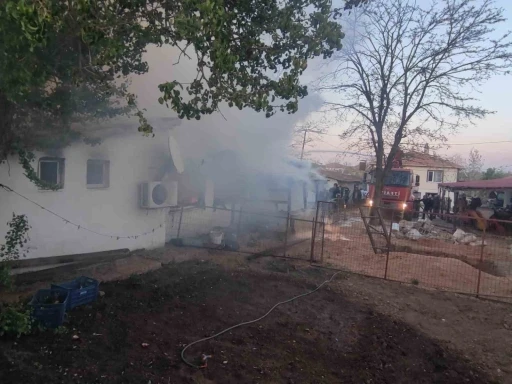 Babaeski’de köy evinde yangın
