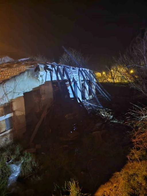 Babaeski&rsquo;de m&uuml;stakil ev yangını: 1 &ouml;l&uuml;
