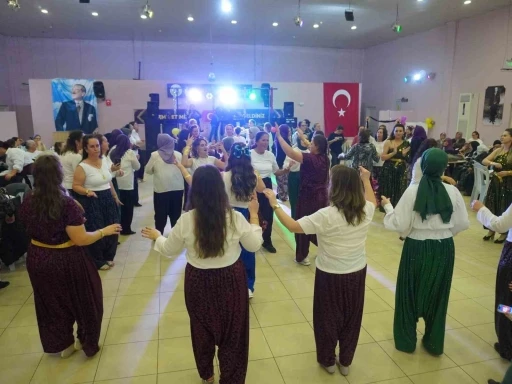 Babaeski’de &quot;Şalvar Gecesi&quot; renkli görüntülere sahne oldu
