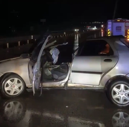 Babaeski’de trafik kazası: Otomobilde sıkışan yaralıyı itfaiye kurtardı
