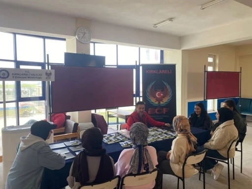 Babaeski&rsquo;de &uuml;niversite &ouml;ğrencilerine ter&ouml;rle m&uuml;cadele bilgilendirmesi
