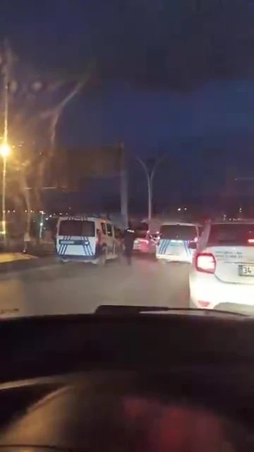Babası kızmasın diye uygulamadan ka&ccedil;tı, polisin &uuml;zerine ara&ccedil; s&uuml;ren gen&ccedil; kovalamacayla yakalandı
