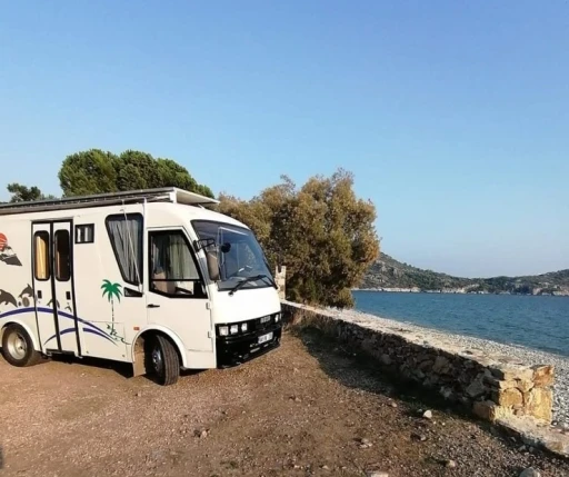 Babasından kalan sessiz hatıralara g&ouml;z&uuml; gibi bakıyor
