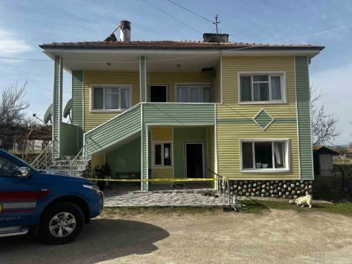 Babasını bı&ccedil;aklayarak &ouml;ld&uuml;ren ş&uuml;pheli tutuklandı
