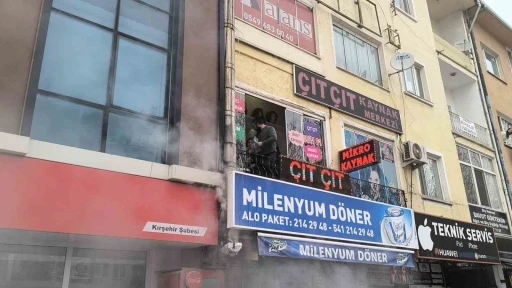 Baca temizlerken binayı yakıyordu
