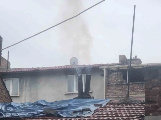 Bacadan çıkan duman mahalleyi sardı
