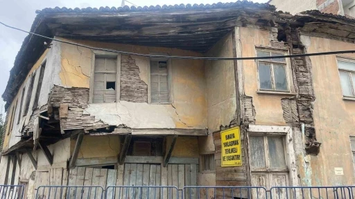 Bafra&rsquo;da &ccedil;&ouml;kme riski taşıyan yapılar i&ccedil;in belediyenin daha ciddi &ouml;nlemler alması istendi
