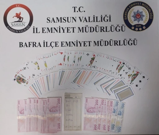 Bafra&rsquo;da kıraathaneye kumar baskını: 5 kişiye 58 bin TL ceza
