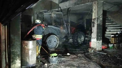 Bafra&rsquo;da sanayi sitesinde korkutan yangın: İş yerinde b&uuml;y&uuml;k hasar
