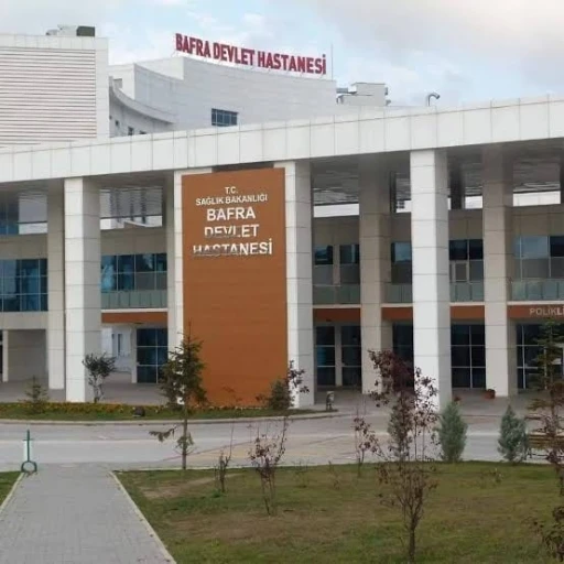 Bafra Devlet Hastanesi&rsquo;nde trile&ccedil;e tatlısı alarmı: 50 kişi zehirlenme ş&uuml;phesiyle tedavi altına alındı
