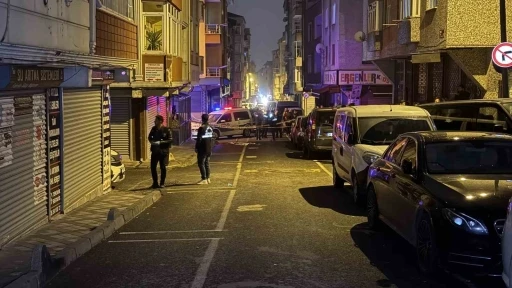 Bağcılar’da kimlik kontrolündeki şahsılar bekçilere ateş açtı: 1 bekçi ağır yaralı
