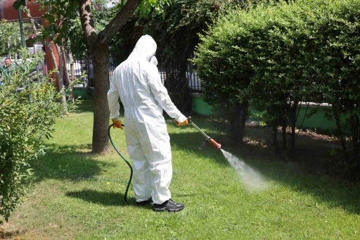 Bağcılar’da parklar ve yeşil alanlar ilaçlanıyor
