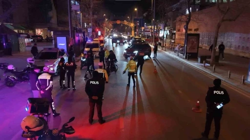 Bağdat Caddesi&rsquo;nde trafik uygulaması: 400 bin lira ceza
