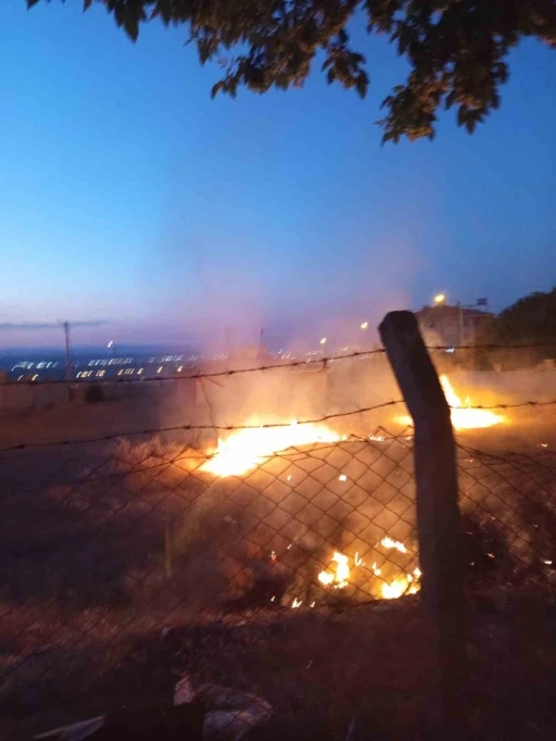 Bah&ccedil;ede &ccedil;ıkan yangın korkuttu
