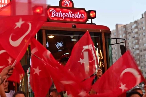 Bah&ccedil;elievler&rsquo;de 15 Temmuz şehitleri y&uuml;r&uuml;y&uuml;şle anıldı
