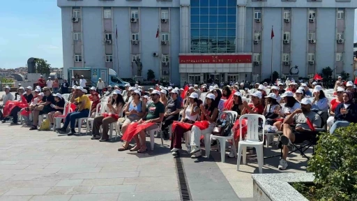 Bah&ccedil;elievler&rsquo;de A Milli Kadın Voleybol Takımı&rsquo;nın zaferi dev ekranda izlendi
