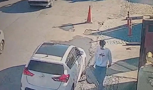 Bah&ccedil;elievler&rsquo;de &ccedil;alıştığı kuyumcuyu soyan şahıs, arkadaşlarıyla otelde eğlence d&uuml;zenledi
