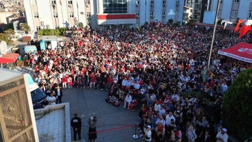 Bah&ccedil;elievler&rsquo;de D&uuml;nya Kupası heyecanı dev ekranlarda yaşandı
