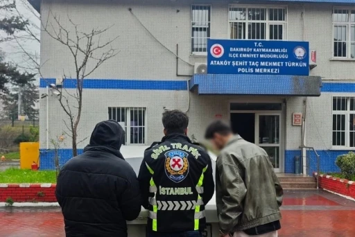 Bah&ccedil;elievler&rsquo;de makas atan s&uuml;r&uuml;c&uuml;ler kameraya yansıdı
