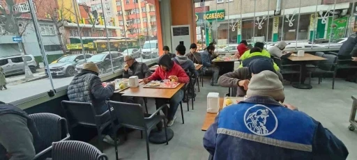 Bah&ccedil;elievler Semt Lokantası a&ccedil;ıldı: 55 liraya 4 &ccedil;eşit yemek
