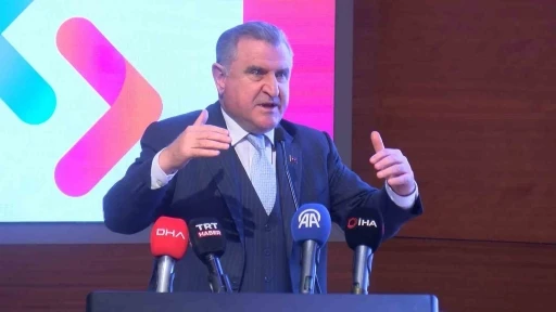 Bakan Bak: "Cumhurbaşkanımız dijitalleşme konusunda &ouml;n&uuml;m&uuml;z&uuml; a&ccedil;ıyor"
