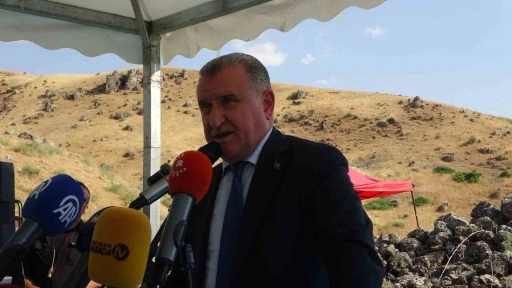 Bakan Bak: "K&uuml;lt&uuml;rleri ve inan&ccedil;ları yaşatmak devletin en &ouml;nemli g&ouml;revlerindendir"
