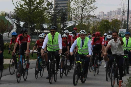 Bakan Bak ve Bakan Memişoğlu Ankara Rize G&uuml;nleri a&ccedil;ılış programında
