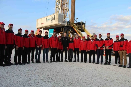 Bakan Bayraktar: &quot;Bugün itibariyle günlük 80 bin varili aşan bir üretime erişmiş durumdayız, 99 kuyuda bu üretim rakamını yakaladık&quot;
