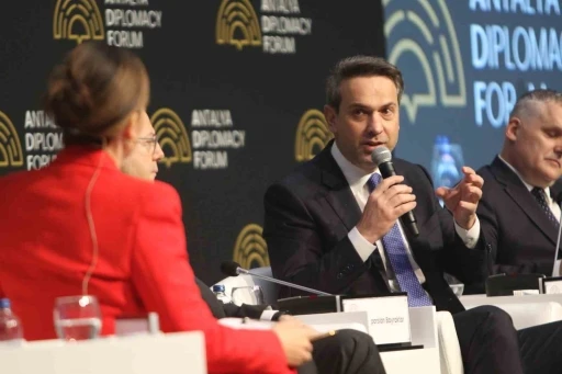 Bakan Bayraktar: "T&uuml;rkiye enerji piyasalarında ge&ccedil;mişte yaşanan &ccedil;ok y&ouml;nl&uuml; sarsıntılar nedeniyle &ouml;nemli bir diren&ccedil; kazandı"
