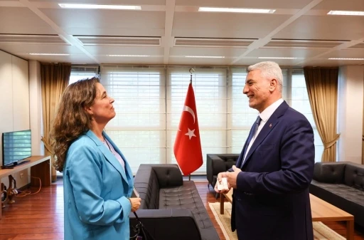 Bakan Bolat, Avrupa Otomobil &Uuml;reticileri Birliği Genel Direkt&ouml;r&uuml; Vries ile g&ouml;r&uuml;şt&uuml;
