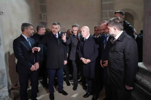 Bakan &Ccedil;ift&ccedil;i, Erzurum&rsquo;da restorasyonu devam eden Fetih Camii&rsquo;ni inceledi
