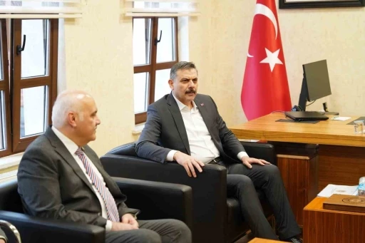 Bakan &Ccedil;ift&ccedil;i, Kızılcahamam İl&ccedil;e Emniyet M&uuml;d&uuml;rl&uuml;ğ&uuml;&rsquo;n&uuml; ziyaret etti
