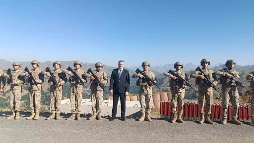 Bakan &Ccedil;ift&ccedil;i sınırın sıfır noktasında: "&rsquo;Ter&ouml;rs&uuml;z T&uuml;rkiye&rsquo; projesi hayata ge&ccedil;miştir ve kararlılıkla devam ederek başarıya ulaşacaktır"
