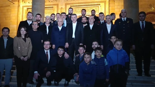 Bakan &Ccedil;ift&ccedil;i, teravih namazını Kahramanmaraş&rsquo;ta kıldı
